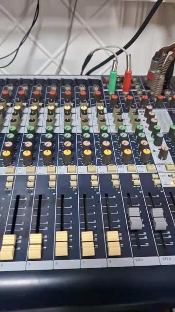 Bàn mixer Soundcraft MFX 80/2 Đen. Mua bán Nhạc cụ tại Quận Cái Răng Cần Thơ được đăng bởi Nanomax hình 1