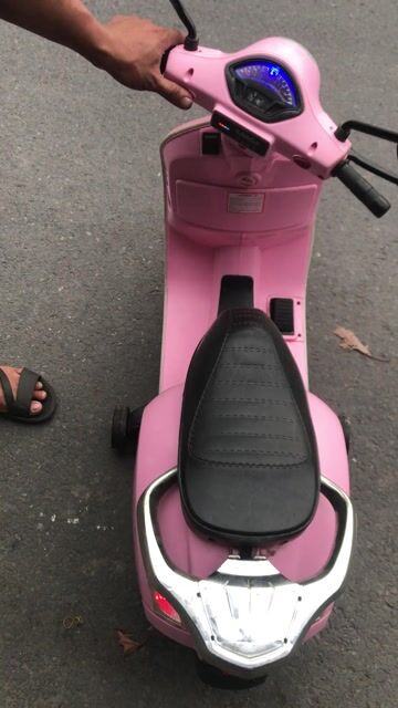 Xe điện trẻ em Vespa Hồng. Mua bán Mẹ và bé tại Huyện Hóc Môn Tp Hồ Chí Minh được đăng bởi Nguyen thi Nhan hình 1