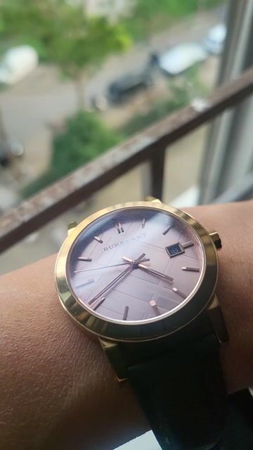 Burberry chính hãng vàng hồng size 38 rất đẹp.. Mua bán Đồng hồ tại Quận Hoàng Mai Hà Nội được đăng bởi JoePhi hình 1