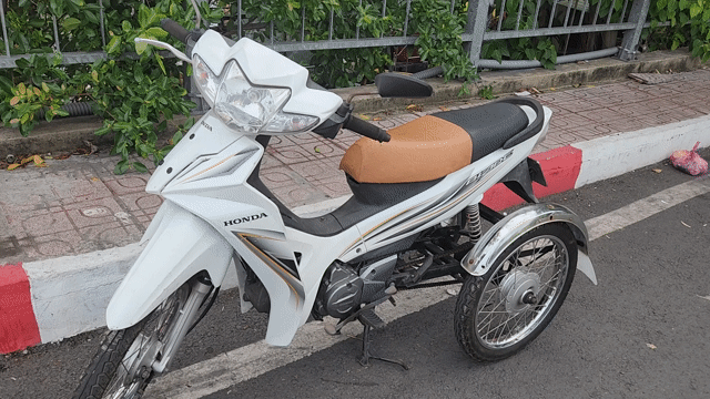 Honda Blade 2015 3 bánh Trắng. Mua bán Xe máy tại Quận Bình Thạnh Tp Hồ Chí Minh được đăng bởi nguyễn Loan hình 1