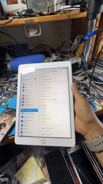Apple iPad Gen 5 32GB Vàng. Mua bán Máy tính bảng tại Thành phố Thủ Dầu Một Bình Dương được đăng bởi LUZY 249 hình 1
