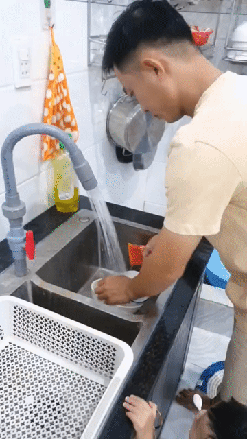 Vòi rửa chén nhựa PVC xám. Mua bán Thiết bị vệ sinh, nhà tắm tại Huyện Xuân Lộc Đồng Nai được đăng bởi Điện Nước Minh Đoàn hình 1