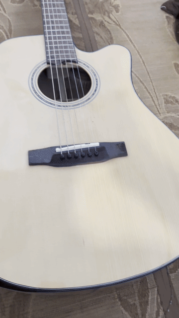 cần bán Đàn guitar. Mua bán Nhạc cụ tại Quận Bắc Từ Liêm Hà Nội được đăng bởi Phạm Ngọc Anh hình 1