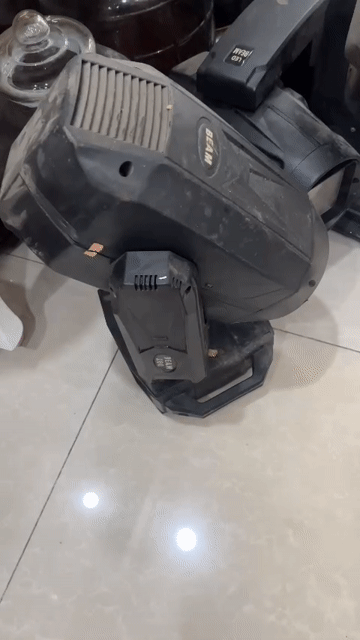 Đèn sân khấu Beam Đen Nhà hàng. Mua bán Đèn tại Quận Bình Tân Tp Hồ Chí Minh được đăng bởi Hà Lê hình 1
