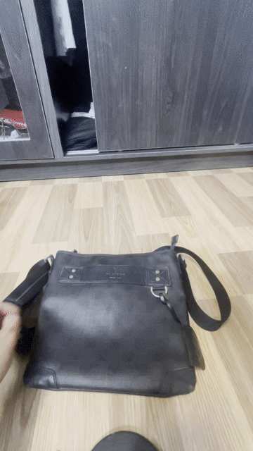 Túi đeo chéo Playboy Nam Đen. Mua bán Túi xách tại Quận Hải An Hải Phòng được đăng bởi Boy Cố Gắng hình 1
