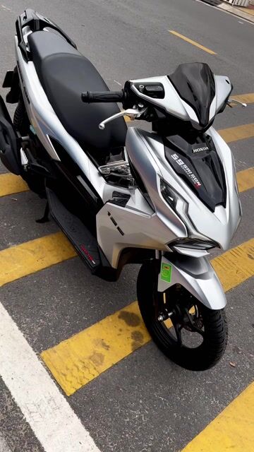 Honda Airblade 125 2023 4Val Sporty Bạc đen. Mua bán Xe máy tại Quận 11 Tp Hồ Chí Minh được đăng bởi CỬA HÀNG CHUYÊN GÓP NỢ XẤU hình 1