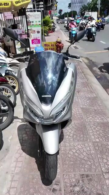 Honda PCX 125 màu Bạc. Mua bán Xe máy tại Quận Phú Nhuận Tp Hồ Chí Minh được đăng bởi Thanh Hùng xebachin  hình 1