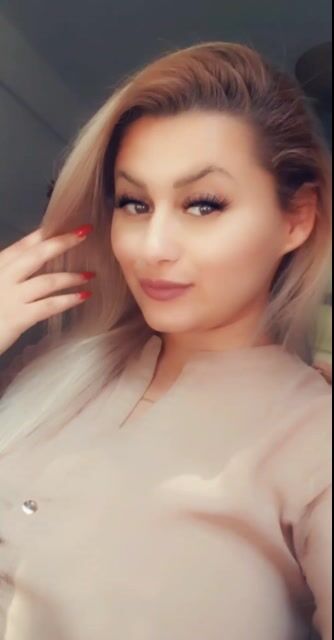 Model - SpicySharron curvy