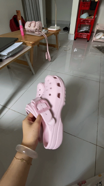 Dép Crocs Buckle baby pink quai kim loại. Mua bán Giày dép tại Quận 4 Tp Hồ Chí Minh được đăng bởi Bùi Tuệ Trân hình 1