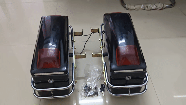Thùng hông xe máy Nhựa Đen tích hợp xi nhan. Mua bán Phụ tùng xe tại Thành phố Nha Trang Khánh Hòa được đăng bởi duy khánh hình 1