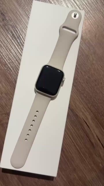 Apple Watch SE 2 2023 40mm Trắng vàng. Mua bán Thiết bị đeo thông minh tại Quận Tân Bình Tp Hồ Chí Minh được đăng bởi Ty hình 1