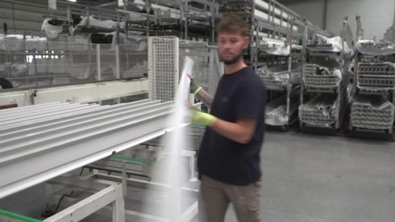 Opérateur en menuiserie industrielle