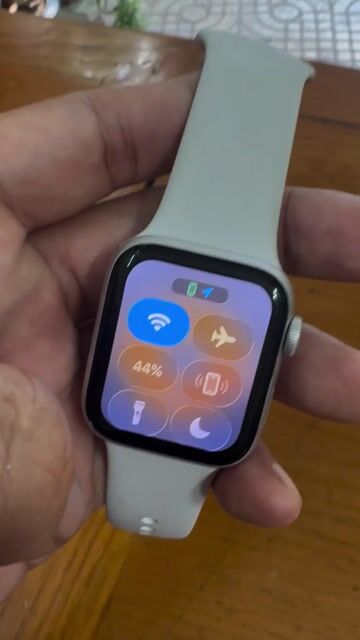 Apple Watch SE 2 40mm Trắng. Mua bán Thiết bị đeo thông minh tại Quận 3 Tp Hồ Chí Minh được đăng bởi Vũ Rạch Bùng Binh  hình 1