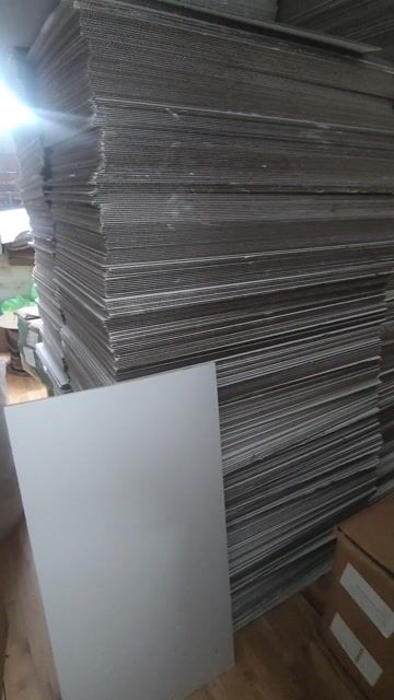 Tấm carton 3 lớp sóng C  50x100 cm trắng 2 mặt Mới. Mua bán Nội thất, đồ gia dụng khác tại Quận Tân Bình Tp Hồ Chí Minh được đăng bởi Sắc màu decor hình 1