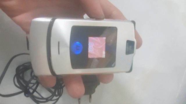Motorola V3i Xám. Mua bán Điện thoại tại Quận Gò Vấp Tp Hồ Chí Minh được đăng bởi Ngọc Quỳnh  hình 1