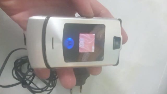 Motorola V3i Xám. Mua bán Điện thoại tại Quận Gò Vấp Tp Hồ Chí Minh được đăng bởi Ngọc Quỳnh  hình 1