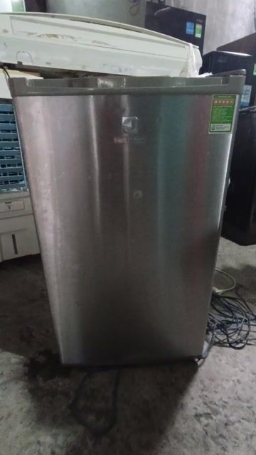 Tủ lạnh Electrolux EUM0900SA Bạc 92L. Mua bán Tủ lạnh tại Huyện Bình Chánh Tp Hồ Chí Minh được đăng bởi Khoa Trương hình 1