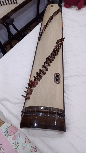 Đàn tranh gỗ tự nhiên màu nâu. Mua bán Nhạc cụ tại Quận Đống Đa Hà Nội được đăng bởi Nguyễn Hương Lan hình 1