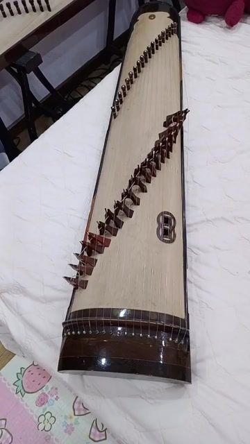 Đàn tranh gỗ tự nhiên màu nâu. Mua bán Nhạc cụ tại Quận Đống Đa Hà Nội được đăng bởi Nguyễn Hương Lan hình 1