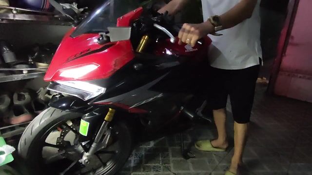 Honda CBR150 2022 Đỏ Đen 25000 km. Mua bán Xe máy tại Quận Gò Vấp Tp Hồ Chí Minh được đăng bởi Le Minh Ngoc hình 1