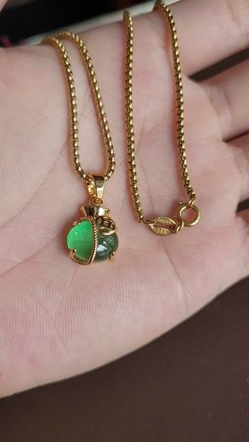Dây chuyền ngọc xanh, túi tiền thần tài Japan 18K. Mua bán Phụ kiện thời trang khác tại Quận 1 Tp Hồ Chí Minh được đăng bởi Rio Natural Gemstone Jewelry hình 1