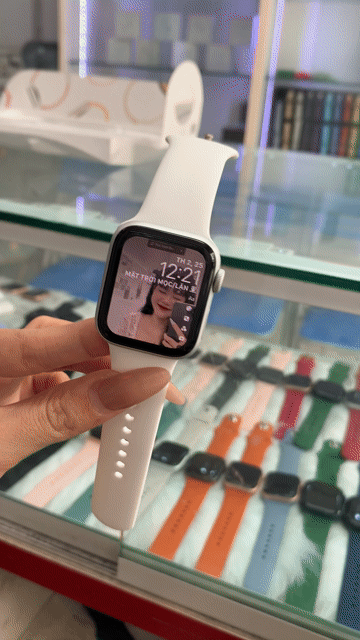 Apple Watch Series 5 40mm nhom trang dep keng. Mua bán Thiết bị đeo thông minh tại Quận Phú Nhuận Tp Hồ Chí Minh được đăng bởi pé phuong hình 1