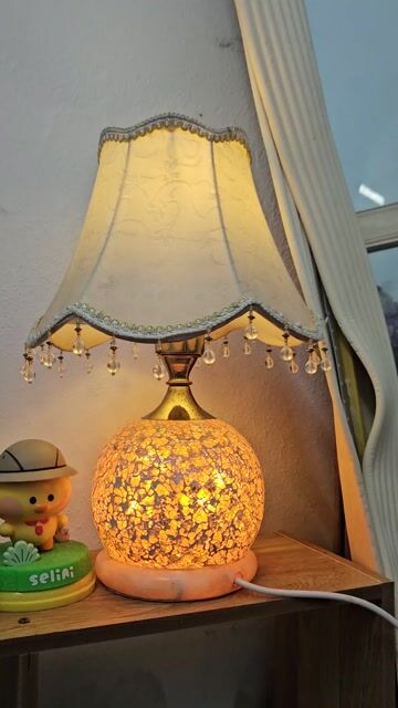 Đèn trang trí Vải đá thủy tinh màu be cũ. Mua bán Đèn tại Quận Hai Bà Trưng Hà Nội được đăng bởi Phương hình 1