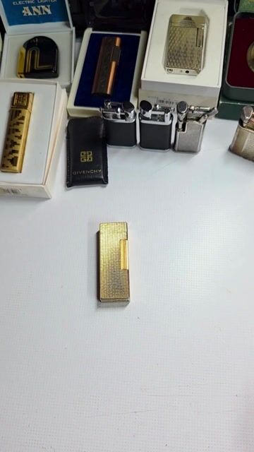 Bật lửa Dunhall Nhật Bản Vàng vân kim cương full. Mua bán Đồ sưu tầm, đồ cổ tại Thành phố Nam Định Nam Định được đăng bởi Thanh Dzuy hình 1