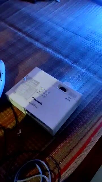 Máy chiếu Panasonic VW350 Trắng. Mua bán Đồ dùng văn phòng tại Thành phố Vĩnh Long Vĩnh Long được đăng bởi Quoc Anh hình 1