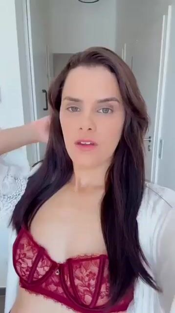 Foto de Tainá 26 anos Castanho escuro  de Luxembourg - Euro Escorts