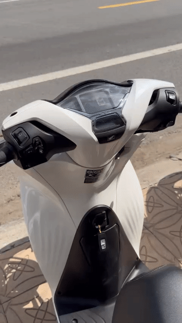 Honda SH160 ABS Trắng 4300 km. Mua bán Xe máy tại Quận Ô Môn Cần Thơ được đăng bởi XE MÁY QUANG TRẦN chuyen bán xe trúng thưởng  hình 1