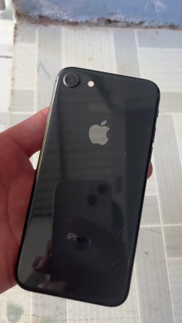 Apple iPhone 8 Đen và vàng. Mua bán Điện thoại tại Huyện Ba Tri Bến Tre được đăng bởi ahuhu hình 1