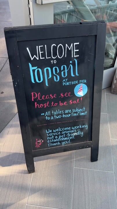 This place was amazing! Food 10/10 view 10/10 i can’t wait to go back! The oysters were my favorite 🤤 