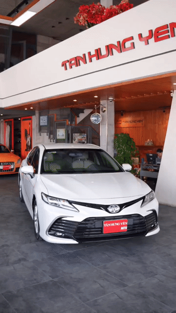 Toyota Camry 2.0G 2022 Lăn bánh 5v KM , trắng kem. Mua bán Ô tô tại Quận Hải Châu Đà Nẵng được đăng bởi TÂN HƯNG YÊN AUTO hình 1