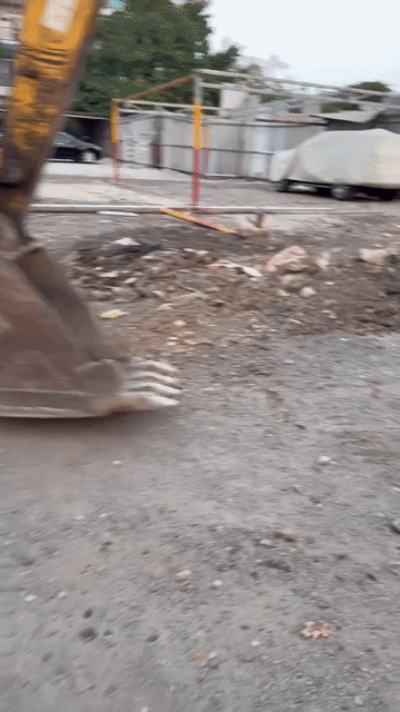 Cần bán xe cuốc bánh xích 03 Komatsu,. Mua bán Phương tiện khác tại Quận 7 Tp Hồ Chí Minh được đăng bởi Lâm Anh hình 1