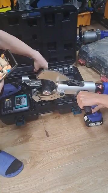 Kìm ép thủy lực HM400/65. Mua bán Đồ chuyên dụng, Giống nuôi trồng tại Quận Hoàng Mai Hà Nội được đăng bởi hoàng hiếu hình 1