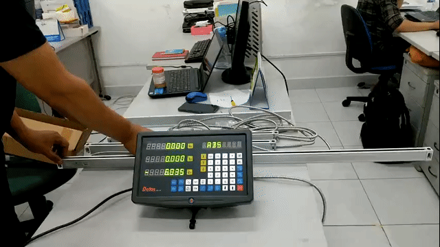 Thước quang máy cắt dây, màn hình hiển thị 2 trục. Mua bán Đồ chuyên dụng, Giống nuôi trồng tại Quận Bình Tân Tp Hồ Chí Minh được đăng bởi CÔNG TY CÔNG NGHỆ Á CHÂU hình 1