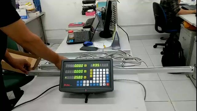 Thước quang máy cắt dây, màn hình hiển thị 2 trục. Mua bán Đồ chuyên dụng, Giống nuôi trồng tại Quận Bình Tân Tp Hồ Chí Minh được đăng bởi CÔNG TY CÔNG NGHỆ Á CHÂU hình 1