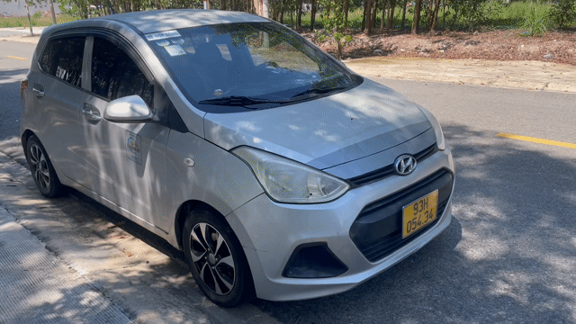 Hyundai Grand i10 2015 Bạc 340000 km. Mua bán Ô tô tại Huyện Bàu Bàng Bình Dương được đăng bởi LE THI HIEN hình 1
