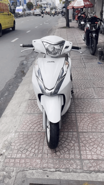Honda Lead 2017 Bạc. Mua bán Xe máy tại Quận Phú Nhuận Tp Hồ Chí Minh được đăng bởi Dũng hình 1