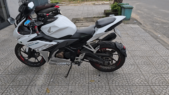 Honda CBR150 2018 Trắng 16166 km. Mua bán Xe máy tại Quận Ngũ Hành Sơn Đà Nẵng được đăng bởi Nguyễn Thị Hồng Nhung hình 1