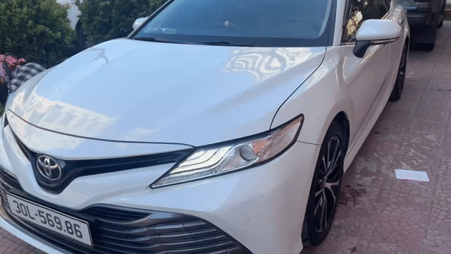 Toyota Camry 2.5Q Trắng 55.000 km. Mua bán Ô tô tại Quận Cầu Giấy Hà Nội được đăng bởi Đỗ Minh hình 1