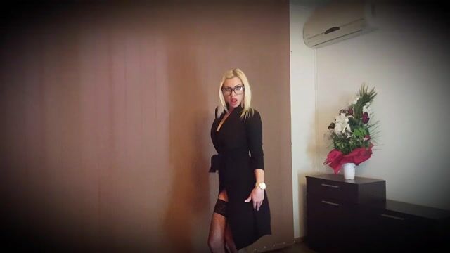 Model - MiaDoll femdom