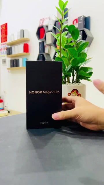 Honor Magic 7 Pro Fullbox Snap 8 Elite Hỗ Trợ Góp. Mua bán Điện thoại tại Quận Nam Từ Liêm Hà Nội được đăng bởi MPhones Mỹ Đình hình 1