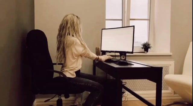 Model - EvilinTwin footjob