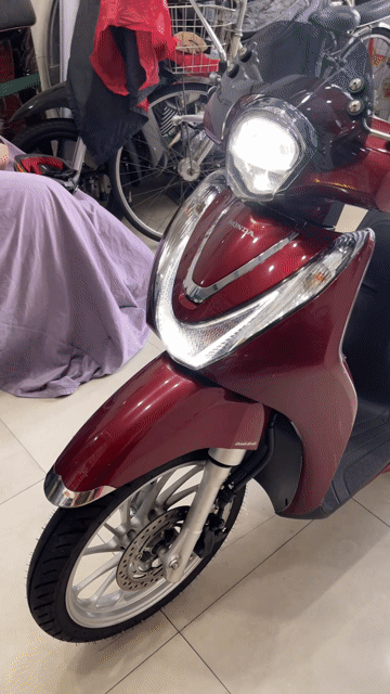 Honda SH Mode Đỏ đen bạc Đã sử dụng. Mua bán Xe máy tại Quận 8 Tp Hồ Chí Minh được đăng bởi Phạm Chí Phúc hình 1