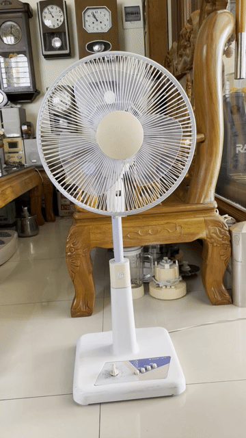 Quạt điện Hitachi H-301TW Trắng hàng Nhật. Mua bán Quạt tại Huyện An Lão Hải Phòng được đăng bởi MẠNH CƯỜNG hình 1