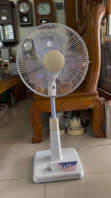 Quạt điện Hitachi H-301TW Trắng hàng Nhật. Mua bán Quạt tại Huyện An Lão Hải Phòng được đăng bởi MẠNH CƯỜNG hình 1