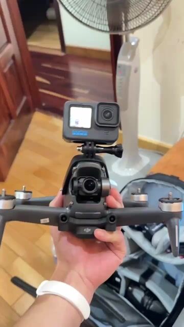 Flycam DJI FPV Đen 4K kèm 3 pin phụ kiện đi kèm. Mua bán Máy ảnh, Máy quay tại Quận Ba Đình Hà Nội được đăng bởi Anh Nguyen Duc hình 1