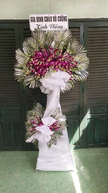 Kệ hoa viếng tại GIAO LONG. Mua bán Cây cảnh, đồ trang trí tại Huyện Châu Thành Bến Tre được đăng bởi Út Nhàn Nguyễn hình 1